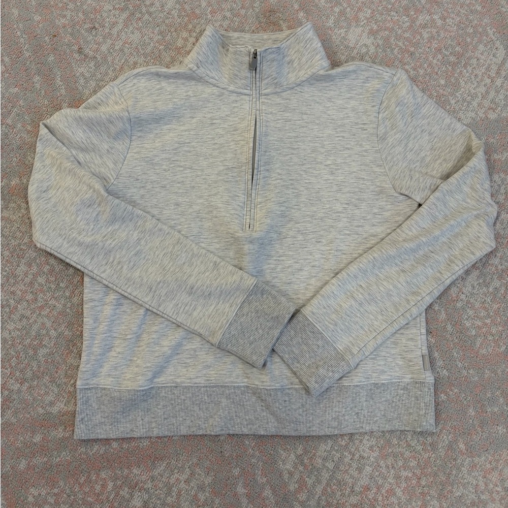Travis Matthew Women’s small Gray Quarter-Zip Pullover